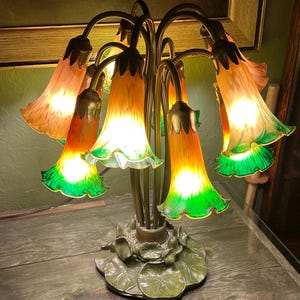 Stunning 10 Shade Lily Lamp Beautiful Greens and Yellows Exceptional