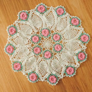 Hand Crochet Round Pineapple Rose Doily Victorian French Country Rustic Wedding Fabric Table Centerpiece Runner