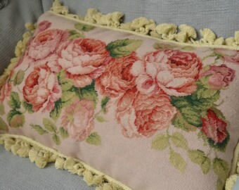 Wool Petite Needlepoint ROSES FLORAL SCROLLS Pillow Cover W//Tassles 20 x 20~NIP