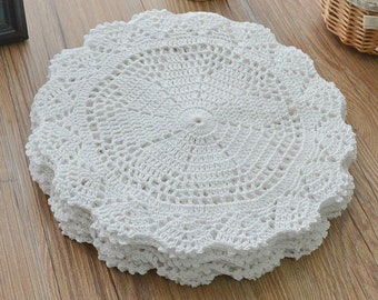 Lot de 4 napperons blancs crochetés à la main 25,4 cm (10 po.) sets de table de mariage floraux ronds sous-bocks campagnards français en coton