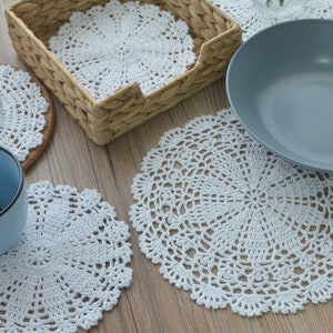 Lot 14 Assorted Hand Crochet Snowflake Round Doilies For Farmhouse Christmas Rustic Wedding Table Placemats Coasters