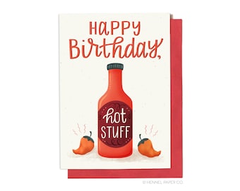 Happy Birthday Hot Stuff - Carte d'anniversaire pour conjoint, petit ami, petite amie - Sauce piquante - Carte d'anniversaire drôle - Hennel Paper Co. BD51