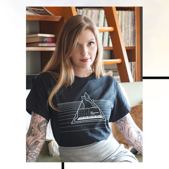 Cats on synthesizers in space t shirt top