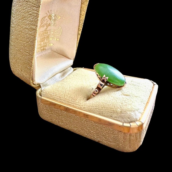 Vintage JADE Ring 18k Gold Ring MID CENTURY Ring Green Jade Ring Cabochon Ward Off Evil & Bad Luck Kindness Wisdom Confucius Stone Of Heaven