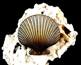 Antique Needle Case AVERY SON REDDITCH Scallop Shell Needle Case Brass Needle Case Victorian Needle Case Rare 1800s Sewing Notion Clam Shell