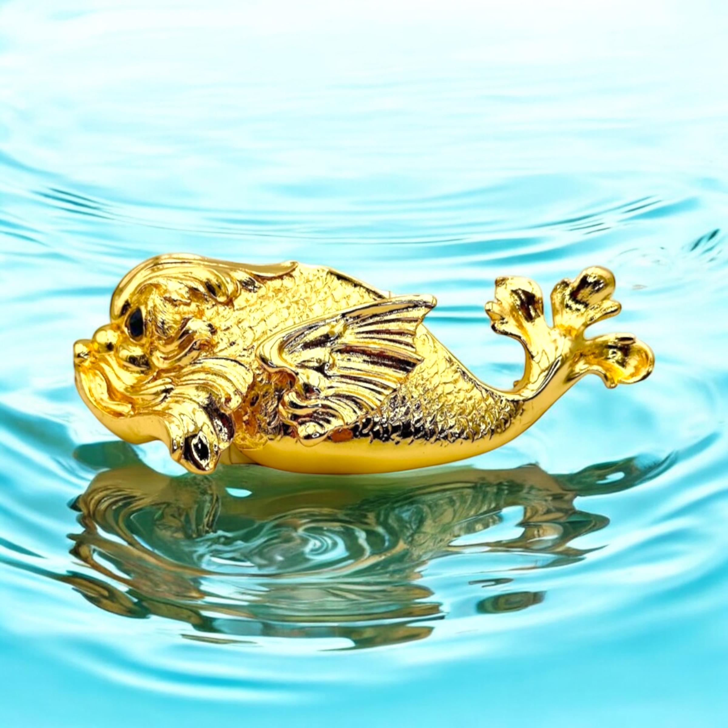 Vintage 1978 Christopher Ross Gold Plated Fish Belt Buckle Christopher Ross Gold Plated Vintage Belt Buckles for sale  main image 2