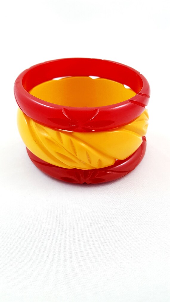 Vintage BAKELITE Bangle CARVED Bakelite Bangle Lo… - image 6