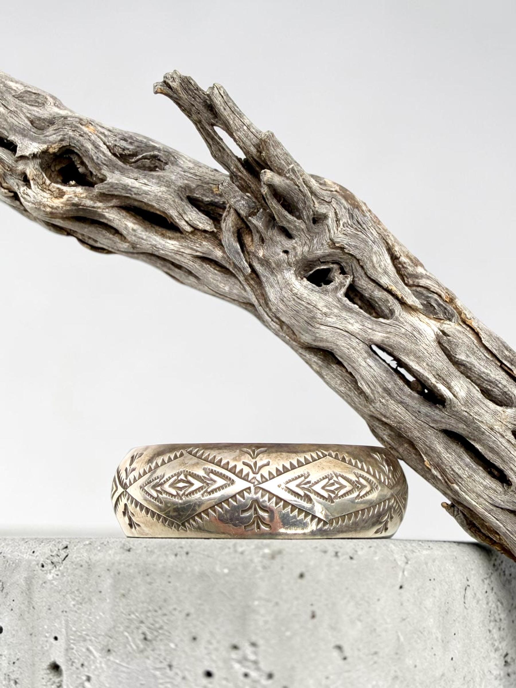 ナバホ族 W.TRACY バングル STERLING 刻印 vintage Wilbur tracy navajo - Etsy 日本