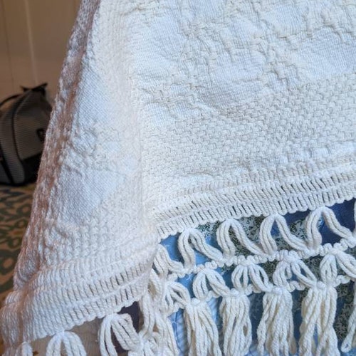 Vintage Chainette Trellis Fringed, Woven Bedspread/Blanket/Quilt/Coverlet, Full shops or Queen, Antique Ivory, Snowflake Pattern, Soft Cotton