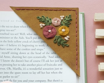SVG Floral Bunch Embroidery Bookmark | Cricut and Laser Cutting File | Suede, Leather, Felt, or Cardstock | Corner Sewing Book Mark