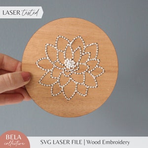 Modello di ricamo floreale SVG Lily Bloom per taglio laser, kit di ricamo in legno, progetto per principianti Glowforge, file di taglio floreale