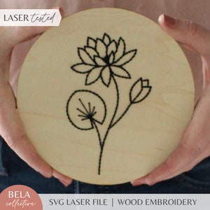 SVG-borduurpatroon voor lasersnijden, geboortemaand juli waterlelie, Glowforge beginnersproject, bloemen gesneden bestand