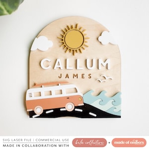 SVG Vintage Van Baby Namensschild | Acryl-Schnittdatei für das Laserschneiden | Modernes PNW Cali Ocean Beach Baby Holzdekor | Geburtszahlen anpassen