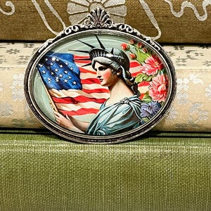 Handmade Statue of Liberty Brooch: Vintage Style Americana Pin, 250th Celebration image 2