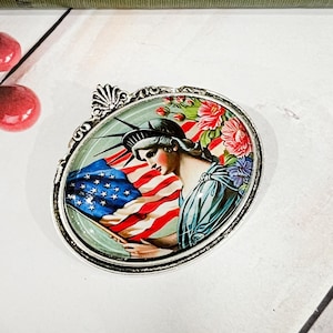 Handmade Statue of Liberty Brooch: Vintage Style Americana Pin, 250th Celebration image 4