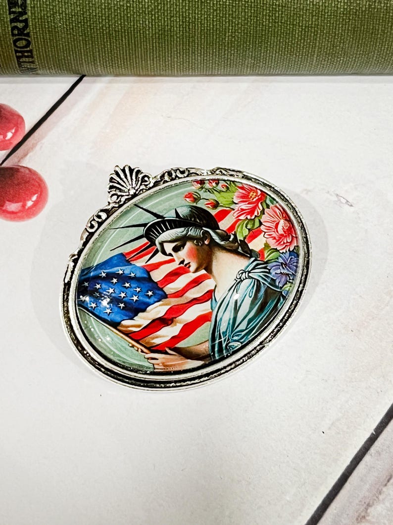 Handmade Statue of Liberty Brooch: Vintage Style Americana Pin, 250th Celebration image 4