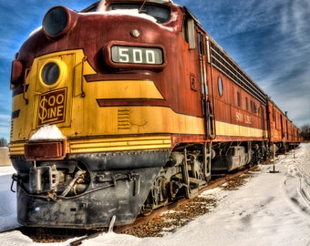 Photographie de train, locomotive, photo de train ancien, impression d'art, carte photo, hiver, style vintage, rouge jaune bleu, Wisconsin, cadeau pour lui