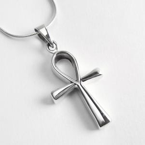 Collar Ankh de plata de ley: joyería con jeroglíficos egipcios que significa &quot;vida&quot;.
