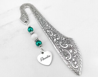 Auntie Bookmark - Beaded Metal Bookmark for Aunty Gifts for Book Lover Gifts - Engraved Heart Bookmark - Mother's Day Gift for Aunt Gifts