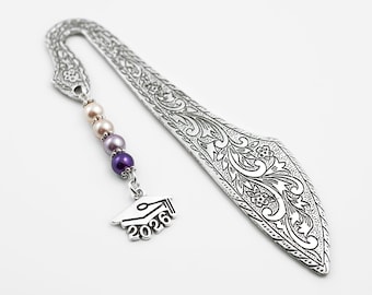 2026 Graduation Bookmark - Beaded Grad Cap Charm Bookmarker