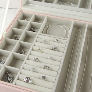 Organiseur de boîte à bijoux rose pour fille et femme Organisateur de bijoux en cuir végétalien Noir, turquoise, crème, noir, corail, gris