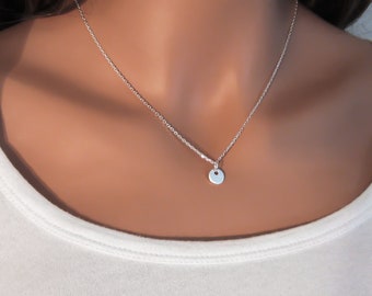 Collier cercle - bijoux minimalistes - argent sterling - cercle uni - petit collier disque - bijoux simples - pendentif à breloques point