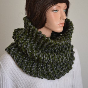Chunky Snood/ Mens Winter Snood/ Gray and Green Snood/ Scandinavian Snood/ Tube Scarf/ Crochet Cowl