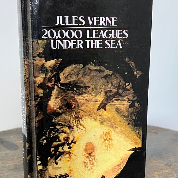 Twenty Thousand Leagues under the Sea - Jules Verne - Hardcover Book - 1969