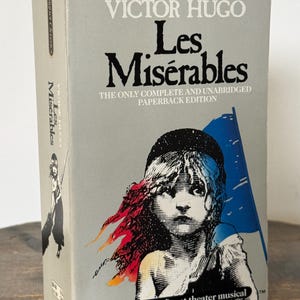 Les Miserables - Victor Hugo - Softcover Book - 1987