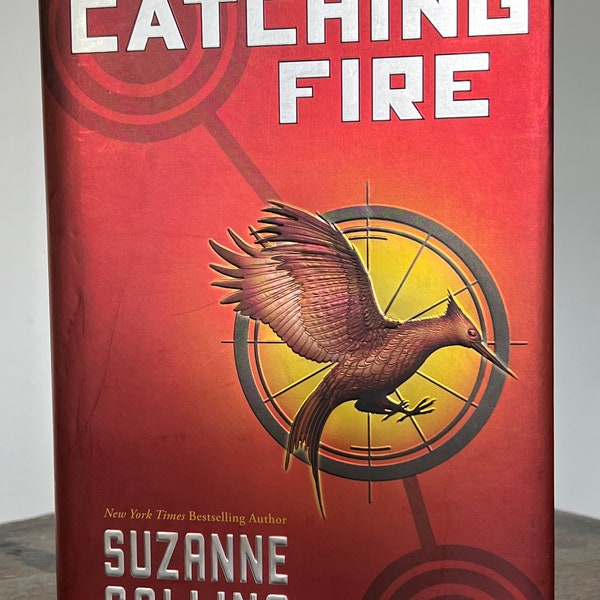 Catching Fire - Suzanne Collins - Hardcover Book