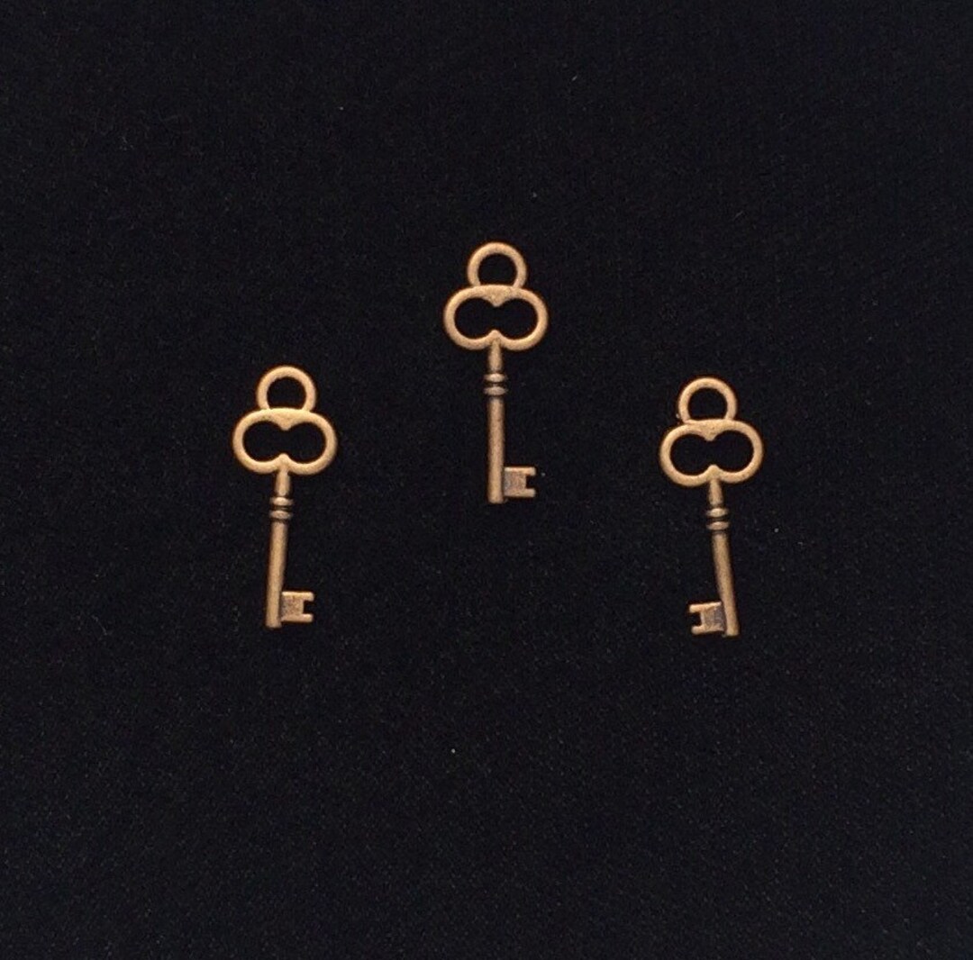 Small Key Charm Tiny Key Charms 30 Pieces 18x8mm Small Key Etsy