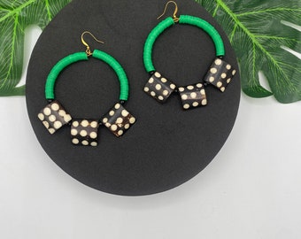 Joyería afrocéntrica - Aro de vinilo reciclado africano/ Pendientes afrocéntricos/ Pendientes africanos/ Pendientes étnicos/ pendientes de aro, aldaba de puerta