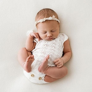 Newborn Outfit, Baby Girl Outfit, Knitted Newborn Outfit, Baby Shower Gift, Coming Home Outfit, Photography Prop, Ivory Fleur Knit Rompers