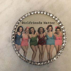 Rhinestone round magnet- girlfriends matter bow