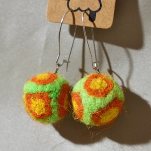 3-coloured felted earrings
