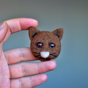 Needlefelted cat brooch
