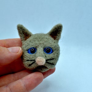 Needlefelted cat brooch