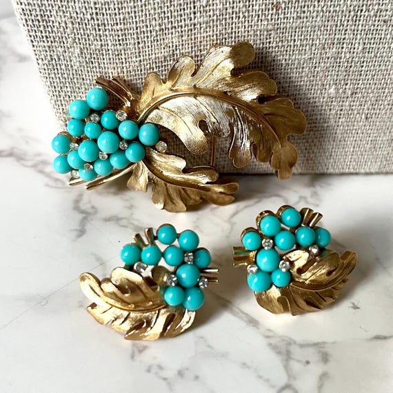 Vintage Crown Trifari Brooch and Earring Set Faux Turquoise