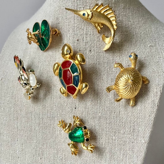 Vintage Brooch Lot Frogs Turtles and Fish | Signe… - image 1