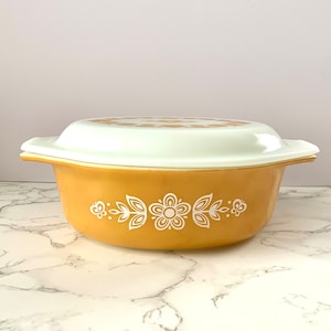 Pyrex Covered Casserole 1.5 Quart #043 Butterfly Gold | 1970s | Collectible