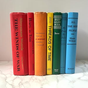 Set di 7 libri decorativi vintage nei colori dell'arcobaleno / Decorazione per mensole da biblioteca / Regalo per amanti dei libri
