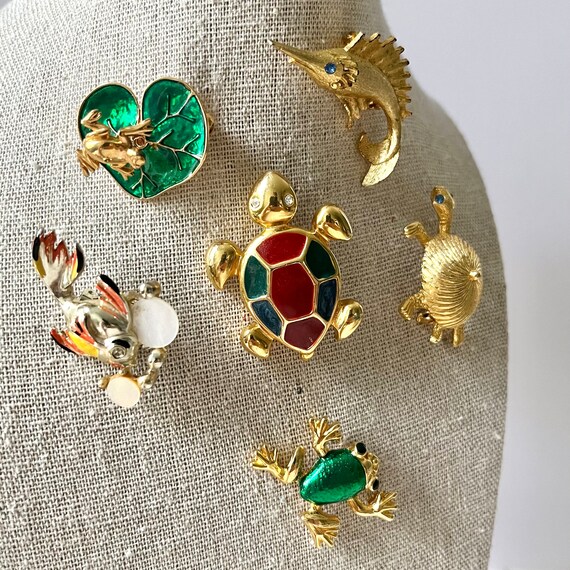Vintage Brooch Lot Frogs Turtles and Fish | Signe… - image 3