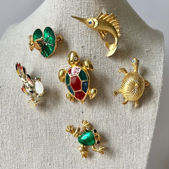 Vintage Brooch Lot Frogs Turtles and Fish | Signe… - image 2