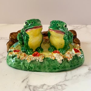 Frog Salt Pepper Shakers Sitting on Lily Pads | Made in Japan | Vintage Kitchenware | Kitschy Decor