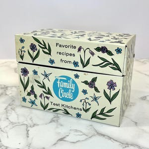 Vintage Family Circle Recipe Box: Floral Metal Kitchen Storage
