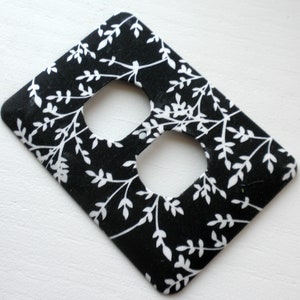 BLACK and WHITE LEAF Print Outlet Cover image 1