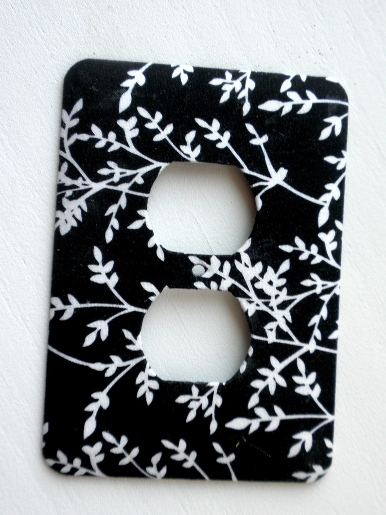 BLACK and WHITE LEAF Print Outlet Cover image 2