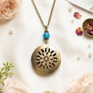 Filigrane Medaillon Halskette: Blaue Jade Edelstein, keltisches Andenken