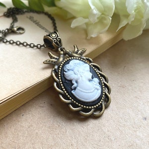 Mooie zwarte dame cameo ketting, vintage geïnspireerde cameo ketting, cadeau voor moeder, vogel cameo hanger, Victoriaanse sieraden, elegante ketting afbeelding 1