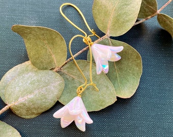 Elegant Bell flower Earrings with 18k Gold Plated Hooks, Nature Jewelry, Woodland Earrings, Bridal Jewelry, Gold Dangle Earrings, Gift Ideas